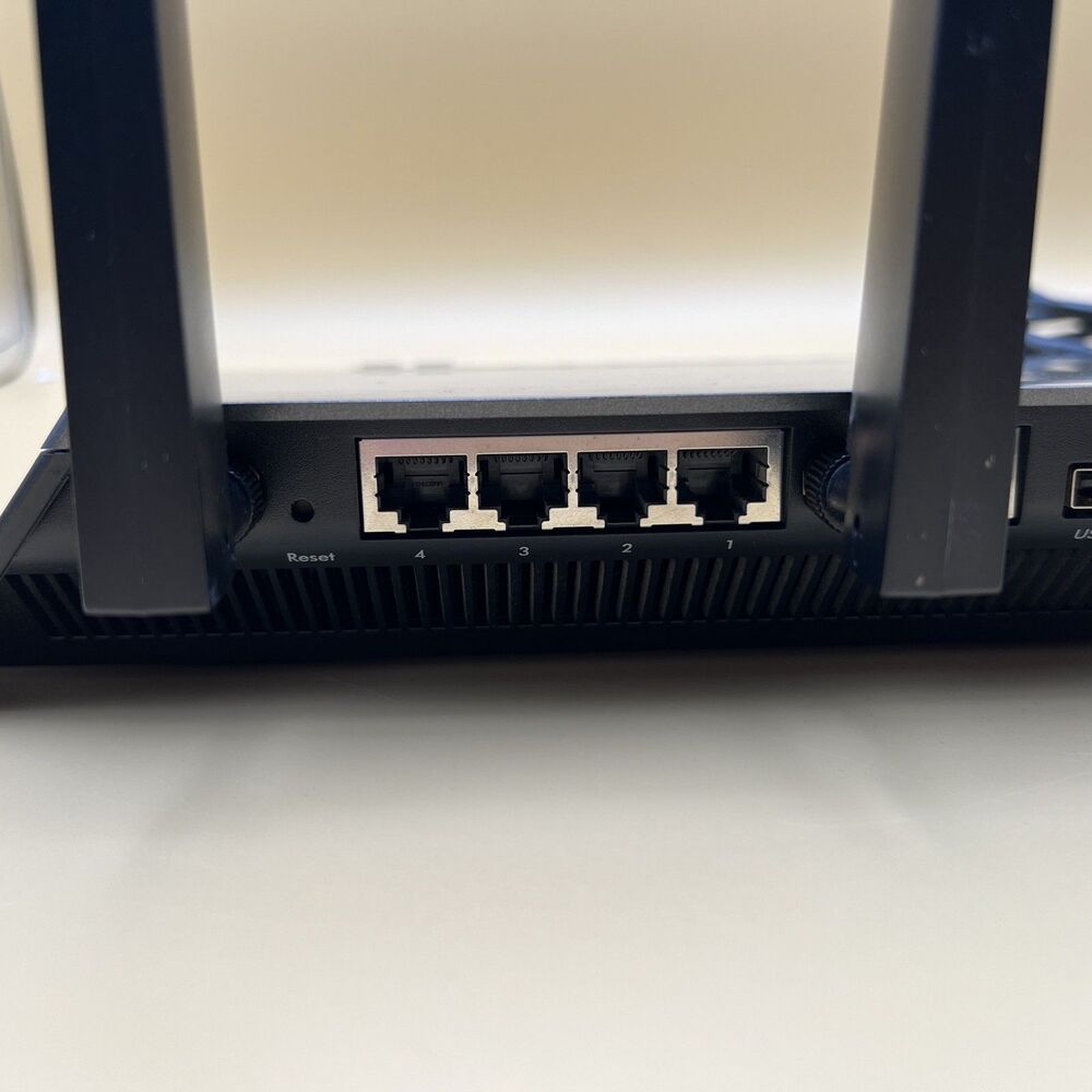 NETGEAR Nighthawk AC1900 Smart WiFi Router (R7000-100NAS)Untested No power Cord - Picture 5 of 6